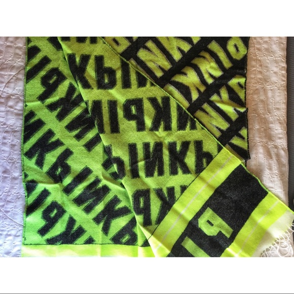 PINK VS BLANKET SCARF - Picture 5 of 7